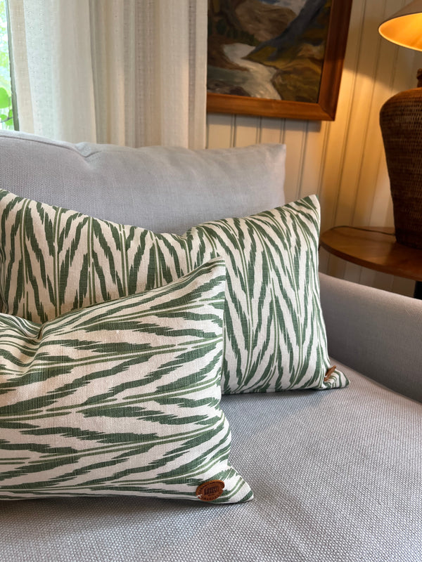 Helene Blanche pute, Ikat Green Earth 30x50
