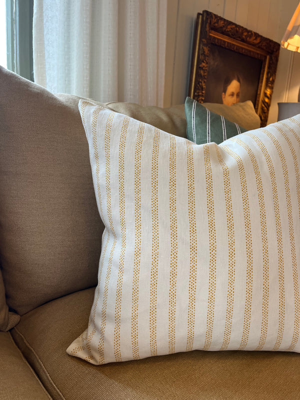 Helene Blanche pute, Polka Stripe Ochre 50x50