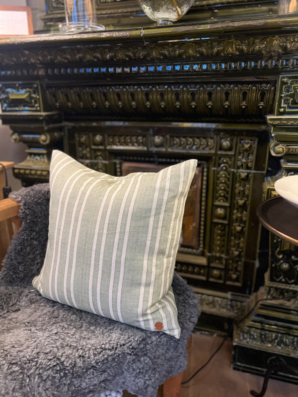 Helene Blanche pute needlepoint Green Earth 50x50