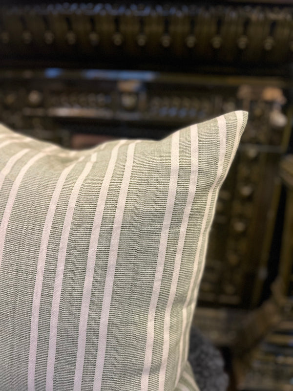 Helene Blanche pute needlepoint Green Earth 50x50