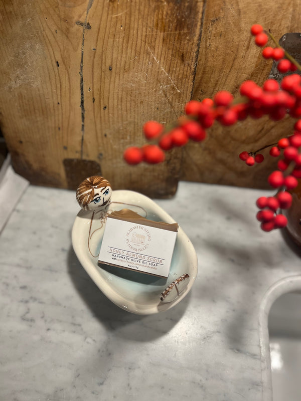 Alabaster Studio StHanshaugen Såpestykke, Honey almond scrub