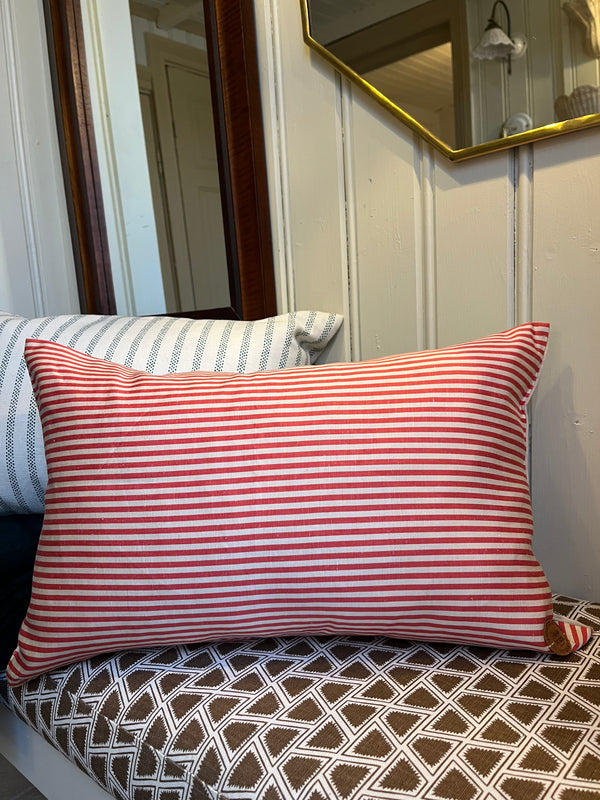 Helene Blanche Stripete moire pute, Scarlet / silk beige 60x40