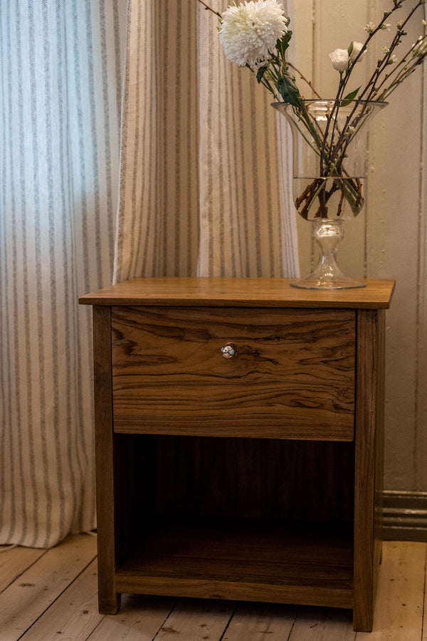 Alabaster Studio, Luna Nattbord