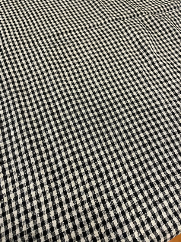 Lin Duk, Sort & Kremhvit, Små Ruter