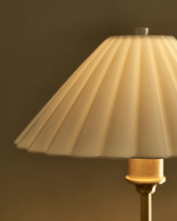 Selma Bordlampe, Messing