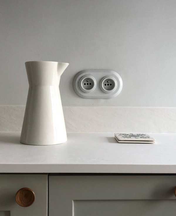 Fontini Garby Colonial, Double electrical outlet