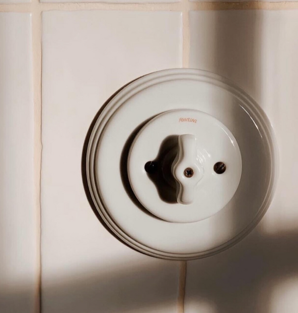 Fontini Garby Colonial, Single Switch