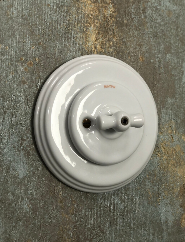 Fontini Garby Colonial, Single Switch