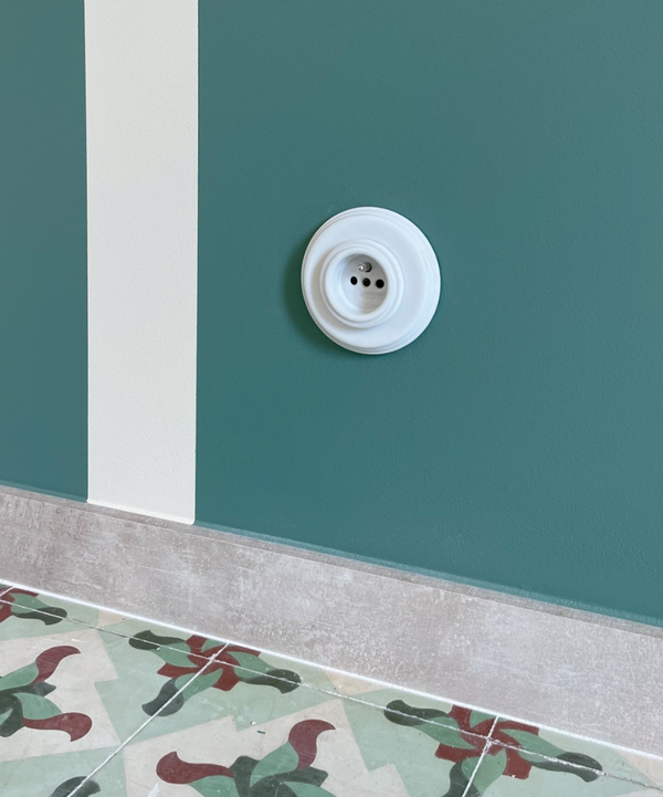 Fontini Garby Colonial, Single electrical outlet