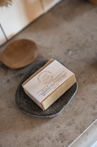 Alabaster Studio Lilleaker Såpestykke, Milk & Honey