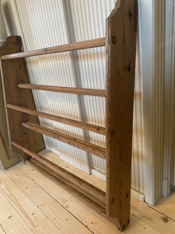 Tallerkenhylle antikk