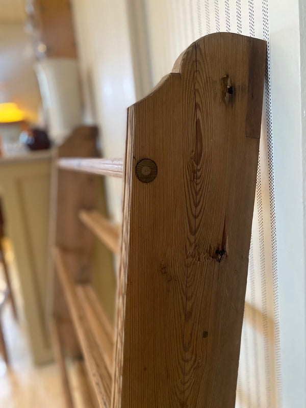 Tallerkenhylle antikk