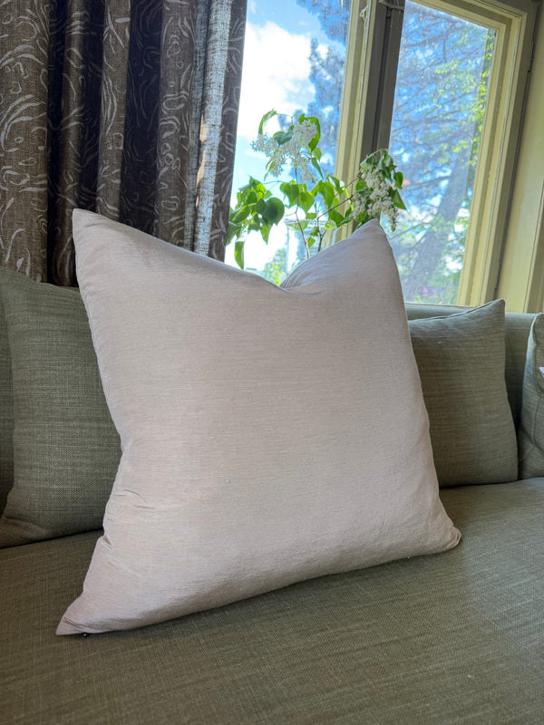 Beige silke pute, 50x50