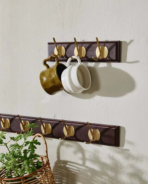 Lina Knaggrekke, Brun