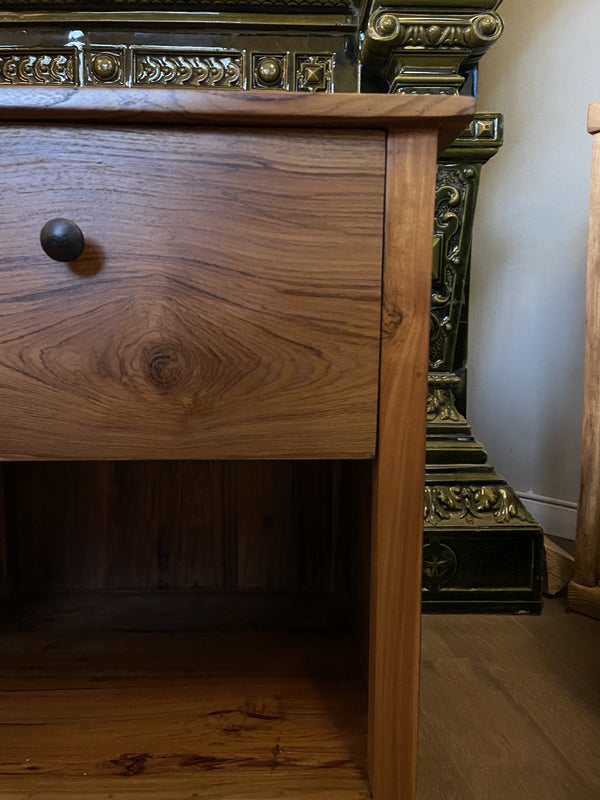 Alabaster Studio, Luna Nattbord