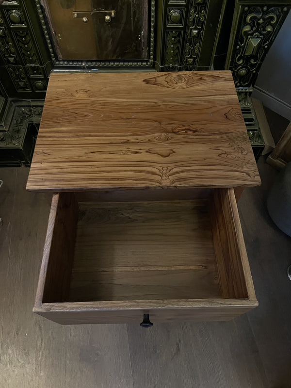 Alabaster Studio, Luna Nattbord