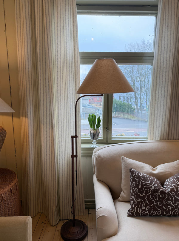 Justerbar gulvlampe, Brun skjerm