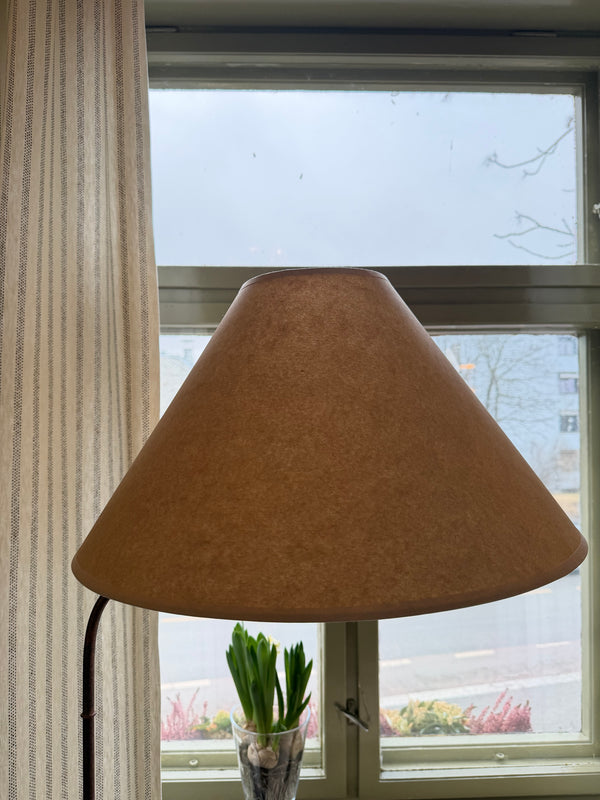 Justerbar gulvlampe, Brun skjerm