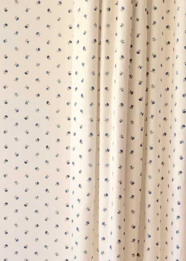 Tess Newall tekstil, Petites fleurs linen delft