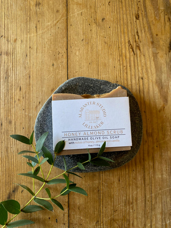 Alabaster Studio Lilleaker Såpestykke, Honey almond scrub