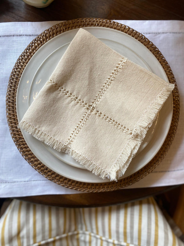 Serviett med frynsekant, kremhvit