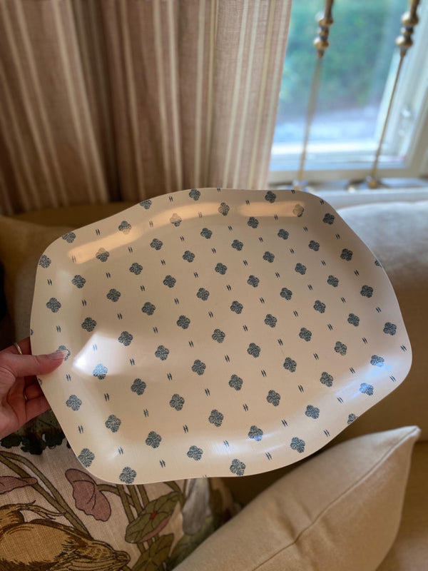 Helene Blanche serveringsbrett, Silvia's Cloth Porcelain Curvy Oval