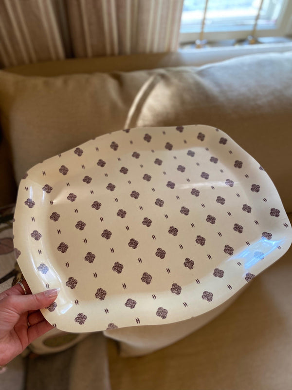 Helene Blanche serveringsbrett, Silvia's Cloth Plum Curvy Oval