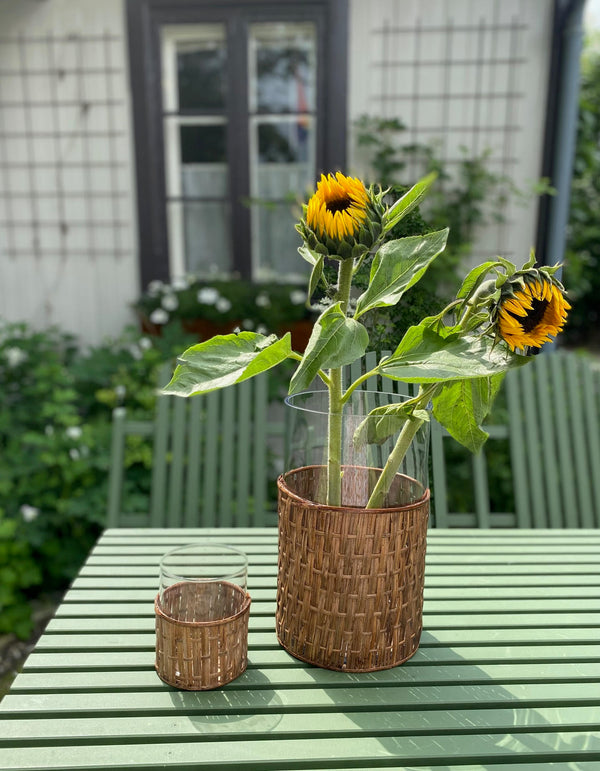 Vase, mørkt tre