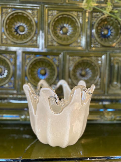 Lav vase, Ivory
