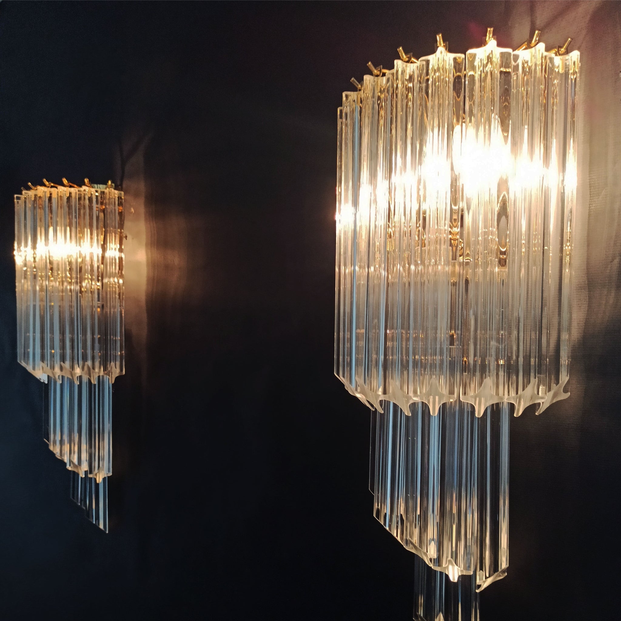 Pair of Murano wall sconce with 16 quadriedri transparent prism and golden frame